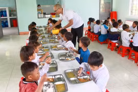 "Cơm có thịt" cho học sinh vùng khó Ia Pa