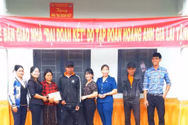 Đak Đoa bàn giao 4 căn nhà Đại đoàn kết, nhà tình nghĩa cho hộ nghèo
