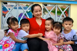 Cô giáo mầm non có nhiều sáng kiến dạy học khiến trẻ mê