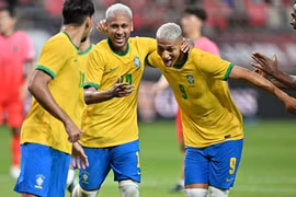 Brazil và 'nỗi khổ nhiều tiền đạo'