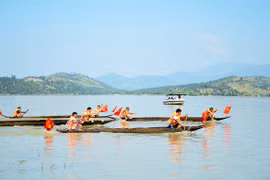 Hội đua thuyền độc mộc trên sông Pô Cô lần thứ III: Hấp dẫn, chuyên nghiệp