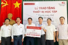 Agribank Chi nhánh Đông Gia Lai trao tặng 150 triệu đồng cho Trường THCS Nguyễn Đình Chiểu