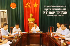 Kỷ luật khiển trách Hiệu trưởng Trường THPT Nguyễn Bỉnh Khiêm