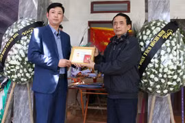 Vinh danh nam sinh quên mình cứu ba mẹ con