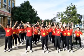 2 chuyến xe không đồng chở sinh viên về ăn Tết