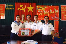 Những "pháo đài thép" vọng nhớ đất liền