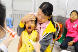 Đề phòng trẻ bị hóc dị vật ngày tết