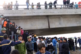 Cứu ba mẹ con đuối nước lúc thả cá chép, nam sinh tử vong