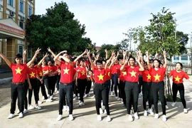 2 chuyến xe không đồng chở sinh viên về ăn Tết