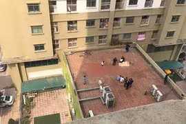 Mâu thuẫn với gia đình, người đàn ông nhảy từ tầng 11 xuống đất