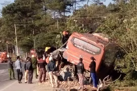 Xe khách và xe tải tông nhau: 1 người chết, 4 người bị thương nặng