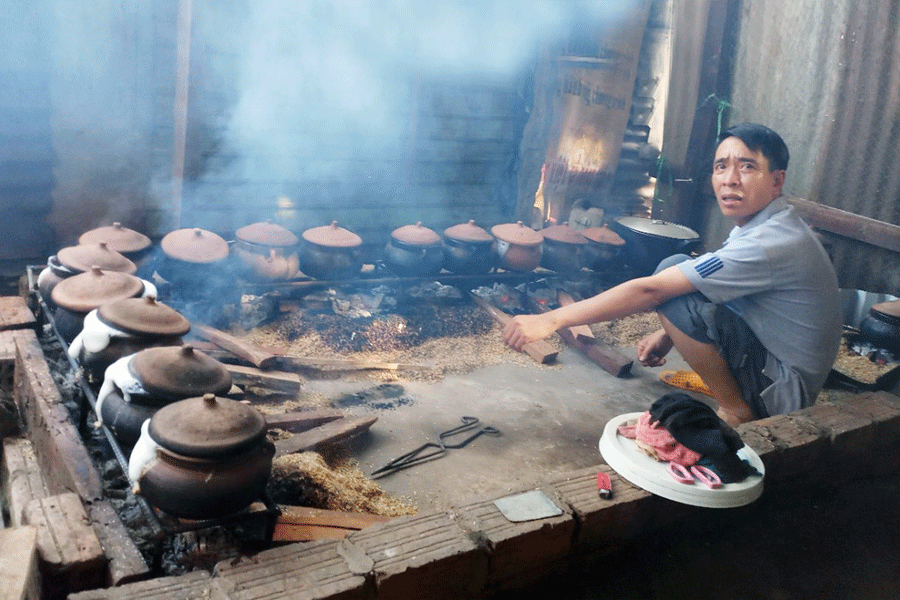 Thưởng thức cá kho Đại Hoàng