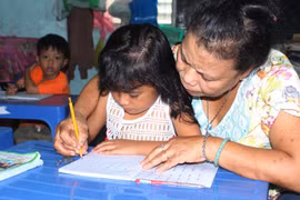 Lớp học tình thương của cô giáo nghèo