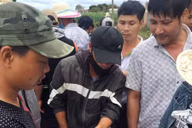 Cờ bạc bịp bên ngoài Công viên Đồng Xanh