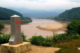 "Nơi con sông Hồng chảy vào đất Việt"