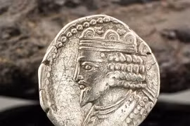 Hàng chục cổ vật lộ ra sau trận mưa lớn