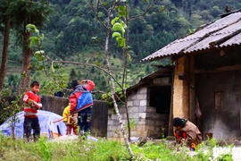 Du xuân trên miền cao phía Bắc