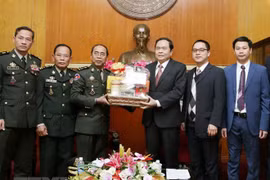 Đoàn Bộ Tư lệnh cảnh vệ quân đội Hoàng gia Campuchia thăm Việt Nam