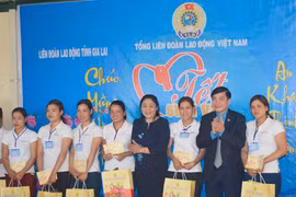 Tổ chức "Tết sum vầy 2018" cho công nhân nghèo tại Gia Lai