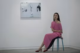 Linh Nga mặc váy lụa khoe vóc dáng mảnh mai