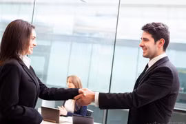 Nhận biết khả năng "yêu" ở đàn ông qua cái bắt tay