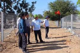 Phó Bí thư Tỉnh ủy Châu Ngọc Tuấn kiểm tra di dời dân làng Pông