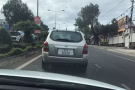 Bị tước giấy phép lái xe vì không nhường đường cho xe ưu tiên