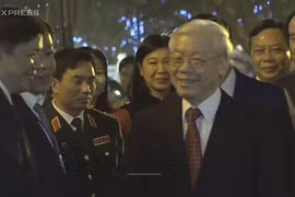 Tổng Bí thư chúc tết người dân ở phố đi bộ Hồ Gươm