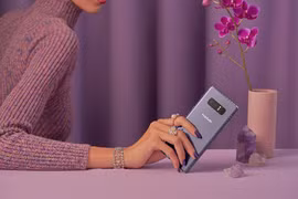 Galaxy Note 8 tím khói và sự kết nối với xu hướng thời trang 2018