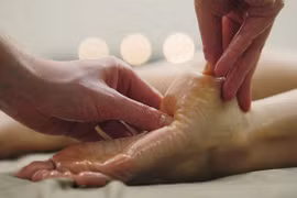 Xoa dịu cơn đau nhức chân