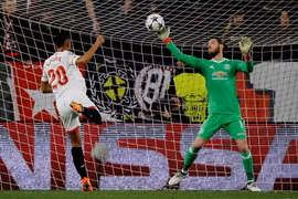 "Người nhện" De Gea tỏa sáng, Man United giữ sạch lưới ở Sevilla