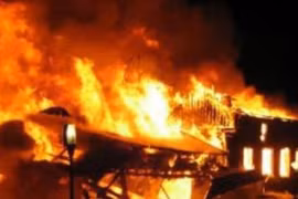 Thanh niên mua xăng đốt nhà bạn gái vì bị cự tuyệt chuyện tình cảm