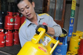 Từ 1-8, giá gas tiếp tục giảm 8.000 đồng/bình