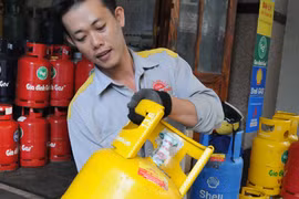 Từ 1-8, giá gas tiếp tục giảm 8.000 đồng/bình