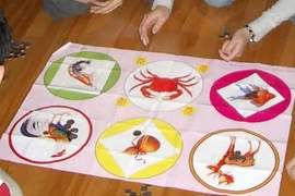 Khởi tố 6 đối tượng xóc bầu cua