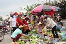 Lấy ý kiến tăng lương tối thiểu vùng: Cả công nhân, DN cùng tâm tư