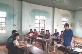 Trưởng Ban Tuyên giáo Tỉnh ủy Gia Lai dự sinh hoạt Chi bộ thôn SurB