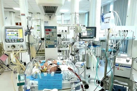 Trẻ sơ sinh đầu tiên ở miền Nam được cứu sống bằng kỹ thuật ECMO