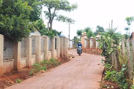 Ia Pết: Huy động sức dân làm đường giao thông