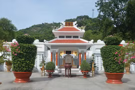 Lăng Thoại Ngọc Hầu - Điểm đến lịch sử