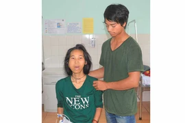 Nhà nghèo lại bị ung thư