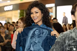 Hoa hậu H'Hen Niê biến hoá cá tính, phá cách với tóc xoăn khác lạ