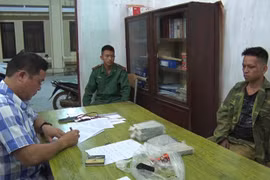 Bắt nhóm đối tượng mua bán trót lọt trên 100 bánh heroin