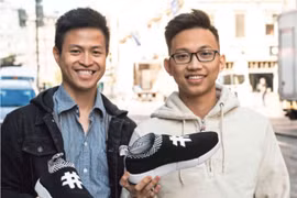 Hai du học sinh Việt thành công với giày làm từ bã cà phê