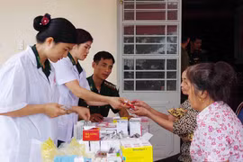 Tấm lòng của thầy thuốc "Quân hàm xanh"