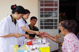 Tấm lòng của thầy thuốc "Quân hàm xanh"