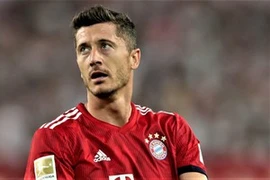 Lewandowski lập cú đúp, Bayern vẫn bị cầm hòa ở vòng đầu Bundesliga