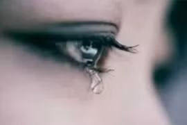 Nữ sinh viên xinh đẹp trả giá vì yêu nhầm đàn em của "chị cả"