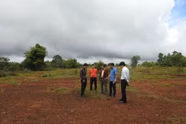 Hàng loạt gia đình cán bộ được cấp đất quốc phòng