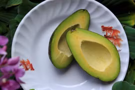 Nên ăn một trái bơ mỗi ngày để giảm cân và giữ sức khoẻ